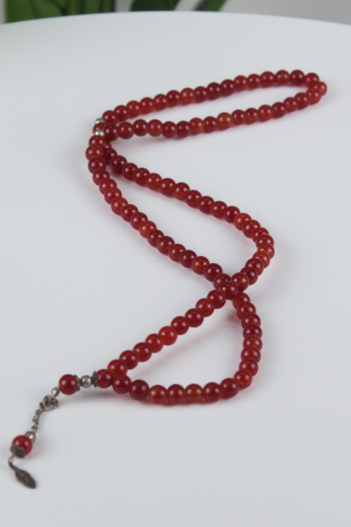 8 mm Hakiki Akik 99’lu Namaz Tesbihi – Doğal Taş Enerjili, Canlı Kızıl Tonlu ve Gümüş Renk Detaylı Lüks Zikir Tesbihi