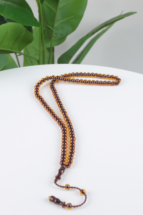 8 mm Küre Kesim Ateş Kehribar 99’lu Namaz Tesbihi – Şeffaf Parlak Dokulu, Estetik Tasarımlı ve Kaliteli Hediyelik Zikir Tesbihi