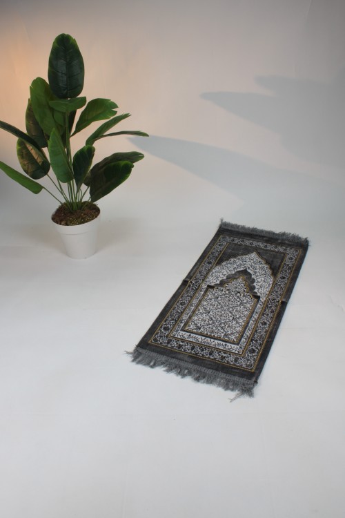 Gri Çocuk Seccadesi