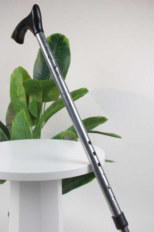 Gri Metal Ayarlanabilir Baston – Ergonomik Saplı, Hafif ve Güvenli Denge Desteği