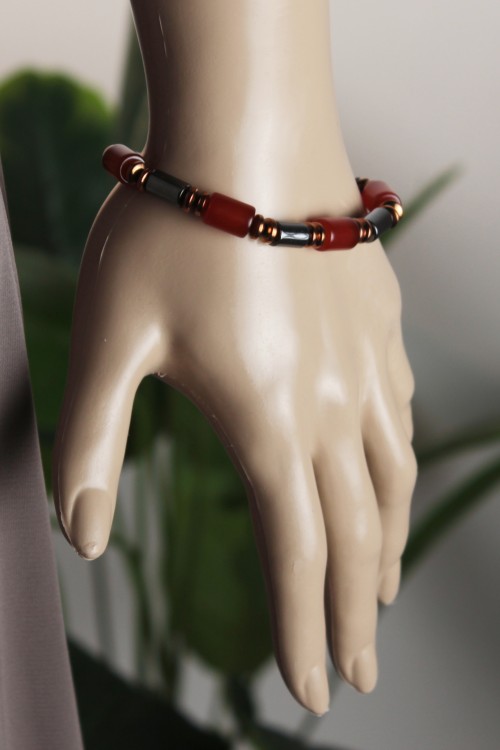 Fıçı Model Doğal Akik ve Hematit Bileklik – Elastik Yapılı, Bronz Renkli Ara Aparatlı Enerji Bilekliği