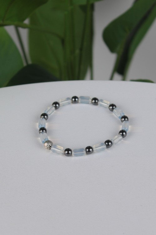 Ay Işığı Doğal Taş Bileklik – Hematit Aralıklı, Silindir Kesim, Esnek Yapılı ve Zarif Enerji Aksesuarı