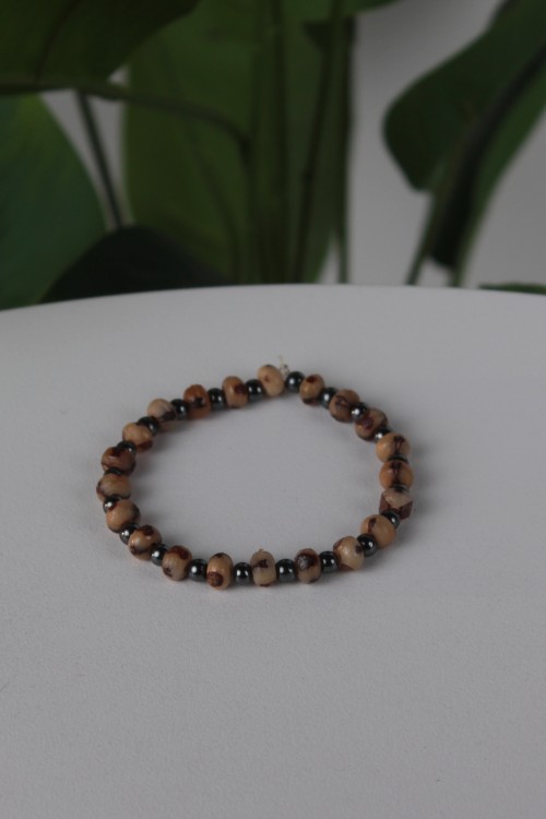6 mm Hurma Çekirdeği Bileklik – Hematit Aralıklı, Doğal Dokulu ve Esnek Yapılı Manevi Değeri Yüksek Aksesuar