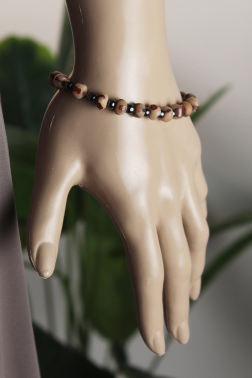 6 mm Hurma Çekirdeği Bileklik – Hematit Aralıklı, Doğal Dokulu ve Esnek Yapılı Manevi Değeri Yüksek Aksesuar