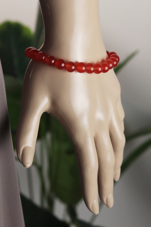 8 mm Kızıl Akik Doğal Taş Bileklik – Parlak Dokulu, Canlı Kızıl Tonları ve Esnek Yapılı Şık Enerji Aksesuarı
