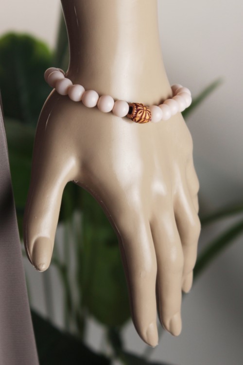 8 mm Ottoman Cam Bileklik – Pudra Pembe Tonlu, Özel Motifli Ara Aparatlı ve Esnek Yapılı Şık Aksesuar