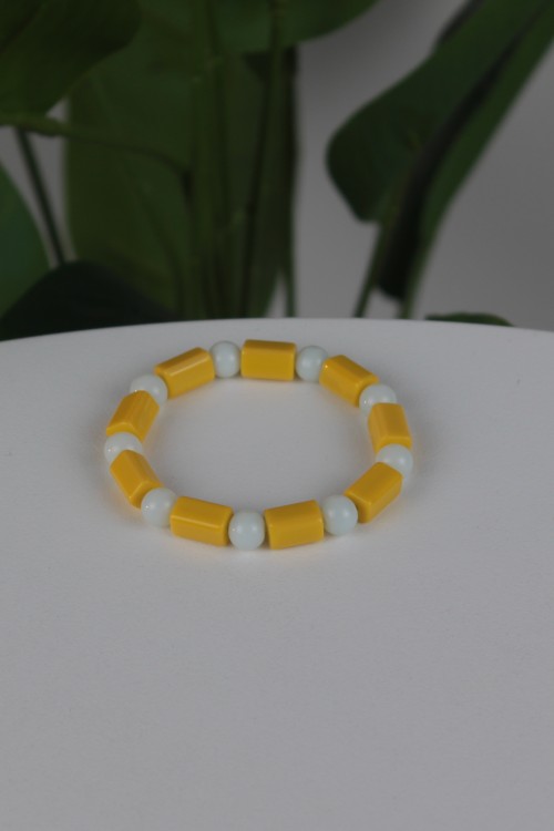 Renkli Silindir Model Bileklik – Sarı ve Beyaz Boncuklu, Parlak Dokulu ve Esnek Yapılı Enerjik Günlük Aksesuar-1