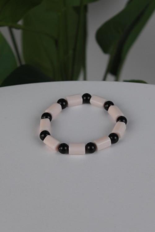 Renkli Silindir Model Bileklik – Sarı ve Beyaz Boncuklu, Parlak Dokulu ve Esnek Yapılı Enerjik Günlük Aksesuar-2