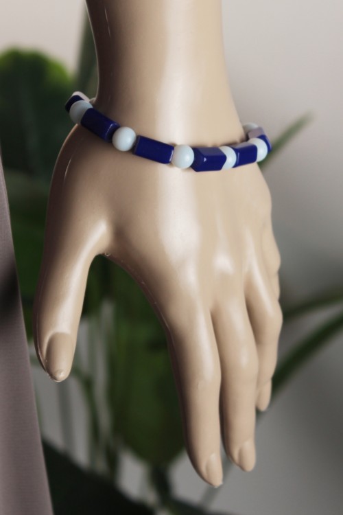 Renkli Silindir Model Bileklik – Sarı ve Beyaz Boncuklu, Parlak Dokulu ve Esnek Yapılı Enerjik Günlük Aksesuar-3