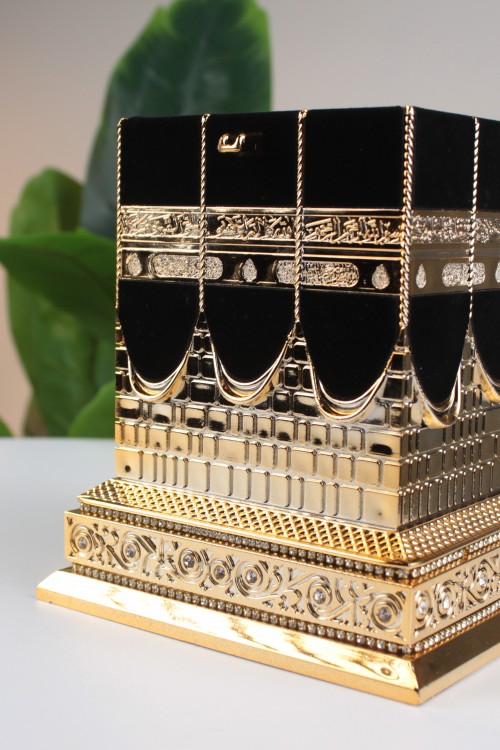 Lüks Tasarım Kabe Biblosu – Altın Renk İşlemeli, Kadife Detaylı ve Kristal Taşlı Hediyelik Obje (15x15 cm)