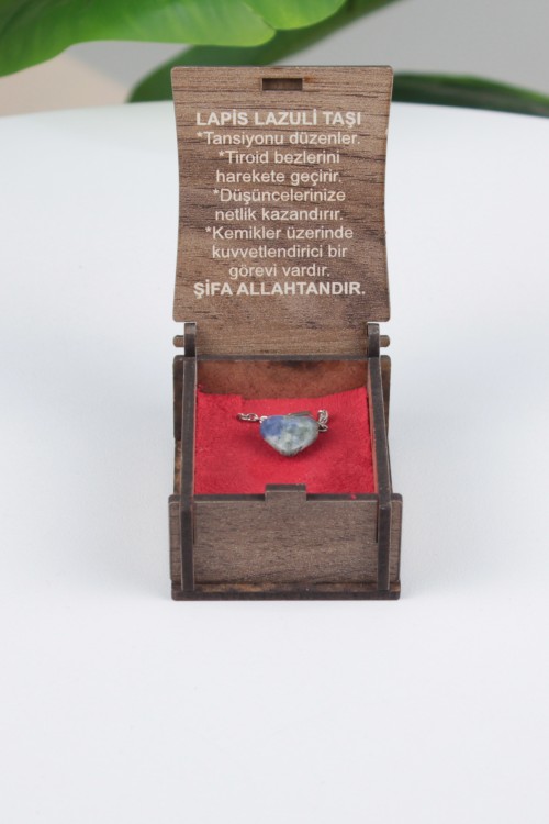 Lapis Lazuli Taşı -2 Özel Ahşap Kutulu Doğal Taş Kolye Koleksiyonu – Hakiki Şifalı Taşlar, Bilgi Kartlı ve Hediye Konseptli Tasarım Kolyeler