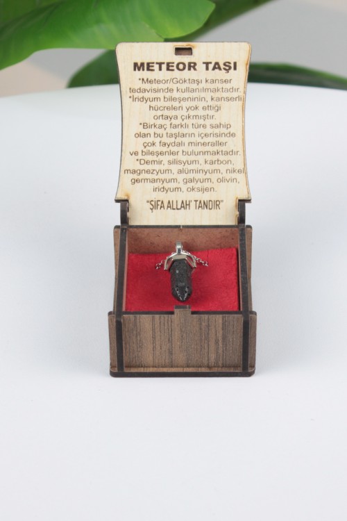 Meteor Taşı Özel Ahşap Kutulu Doğal Taş Kolye Koleksiyonu – Hakiki Şifalı Taşlar, Bilgi Kartlı ve Hediye Konseptli Tasarım Kolyeler