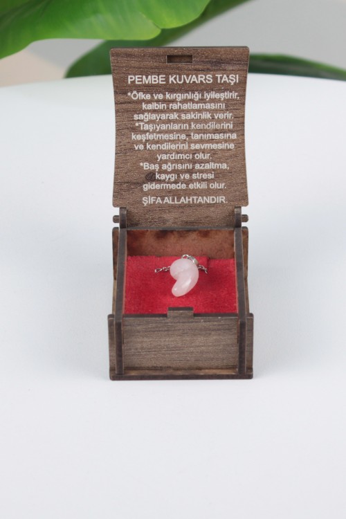 Pembe Kuvars Taşı Özel Ahşap Kutulu Doğal Taş Kolye Koleksiyonu – Hakiki Şifalı Taşlar, Bilgi Kartlı ve Hediye Konseptli Tasarım Kolyeler