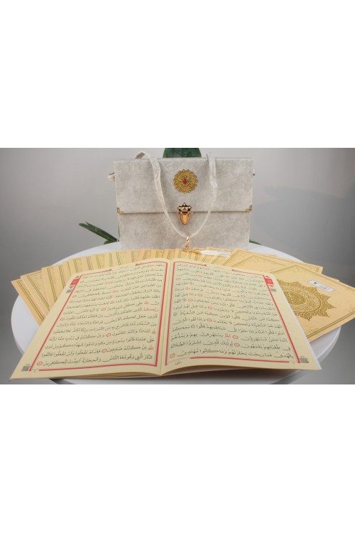 Krem Rahle Boy Cüzlü Kuran-ı Kerim Seti – 30 Cüz, Şamua Kağıt, Lüks Kadife Çantalı ve Kolay Okunuşlu Hattat Tasarımı