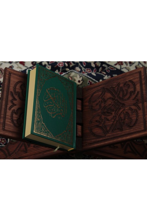 Yeşil Hafız Boy Kur'an-ı Kerim – Lüks Termoteri (Deri Görünümlü) Cilt, Özel Kenar Yaldızlı İbadet Rehberi