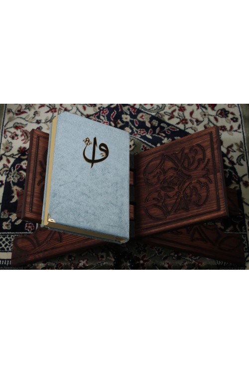 Açık Mavi Orta Boy Kadife Kur'an-ı Kerim – Lüks Kadife Ciltli, Hafız Boy