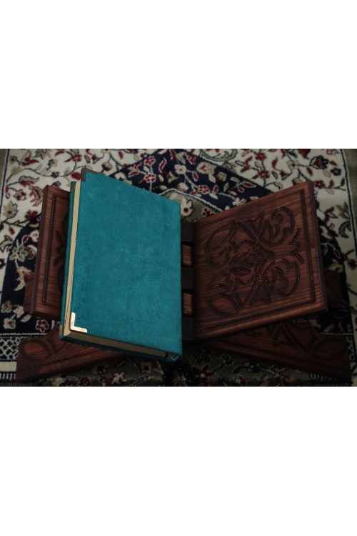Mavi Orta Boy Kadife Kur'an-ı Kerim – Lüks Kadife Ciltli, Hafız Boy