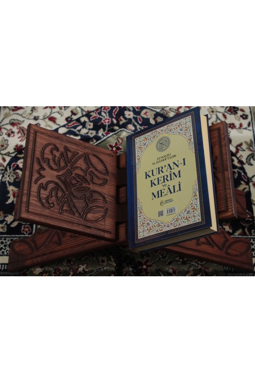 Mavi Orta Boy Kur'an-ı Kerim – Lüks Termoteri Ciltli, Mealli ve Bilgisayar Hatlı İbadet Rehberi