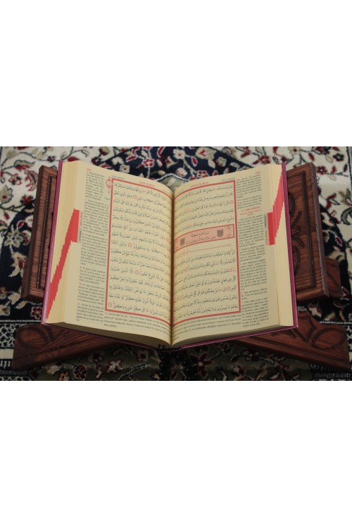 Pembe Orta Boy Kur'an-ı Kerim – Lüks Termoteri Ciltli, Mealli ve Bilgisayar Hatlı İbadet Rehberi