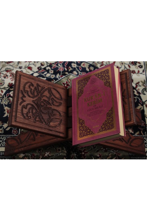 Pembe Orta Boy Kur'an-ı Kerim – Lüks Termoteri Ciltli, Mealli ve Bilgisayar Hatlı İbadet Rehberi