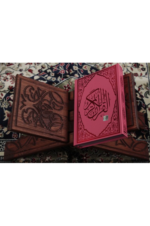 Pembe Orta Boy Kur'an-ı Kerim – Lüks Termoteri Ciltli, Bilgisayar Hatlı İbadet Rehberi
