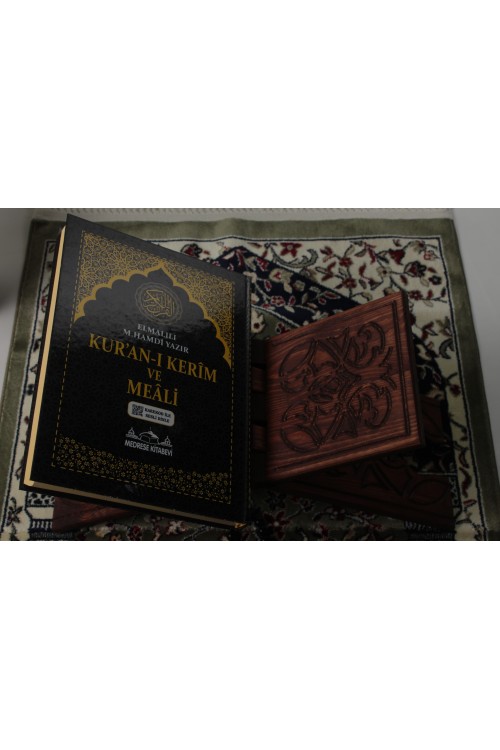Siyah Rahle Boy Kur'an-ı Kerim – Lüks Termoteri Ciltli, Türkçe Mealli, Okunuşlu ve Bilgisayar Hatlı Büyük Boy İbadet Rehberi