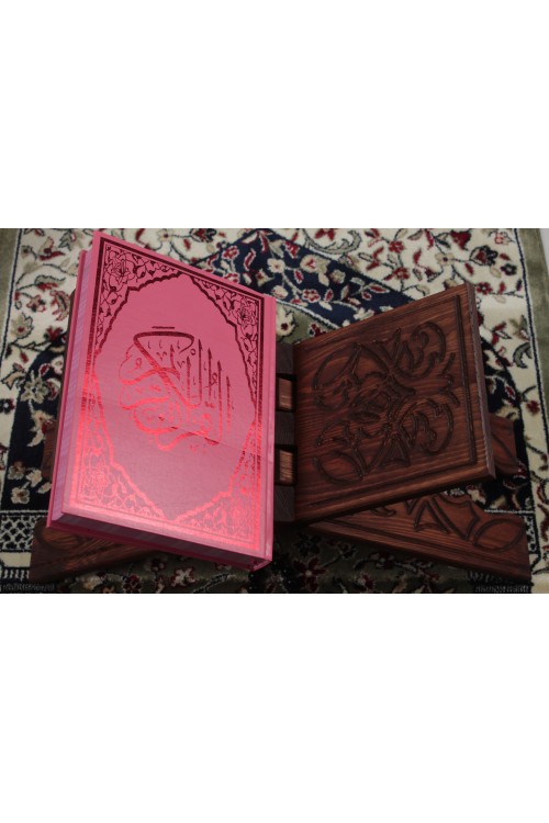 Pembe Rahle Boy Kur'an-ı Kerim – Lüks Termoteri Ciltli, Bilgisayar Hatlı, Kolay Okunuşlu ve Özel Kenar Yaldızlı Şerif