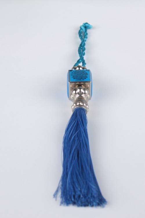 Mavi Ayetli Küp Araba Süsü – Ayetli, Püsküllü ve Manevi Değeri Yüksek Dikiz Aynası Aksesuarı