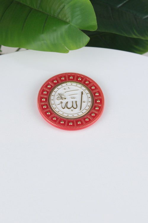 Kırmızı Büyük Boy Ayetli Magnet – Ayet-el Kürsi İşlemeli, Altın Yaldızlı ve Estetik Çerçeveli Manevi Ev Aksesuarı