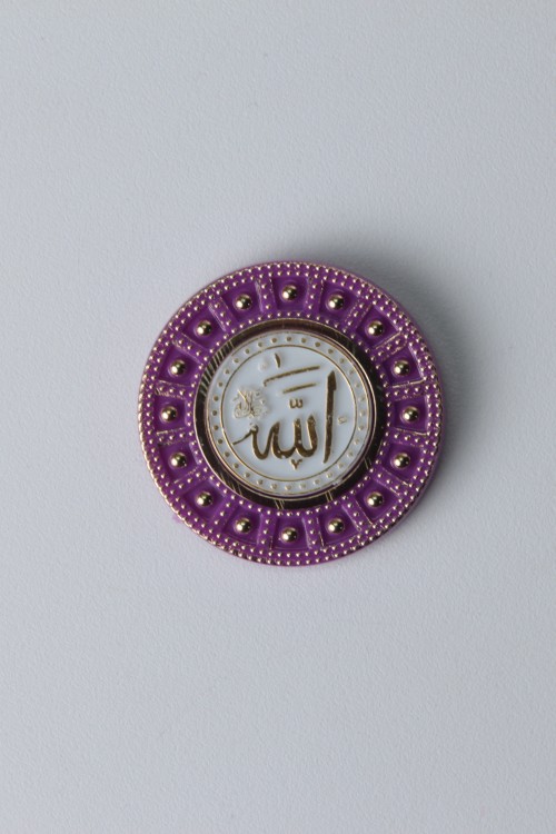 Mor Orta Boy Ayetli Magnet – Altın Yaldızlı ve İnci Görünümlü Estetik Çerçeveli Manevi Magnet