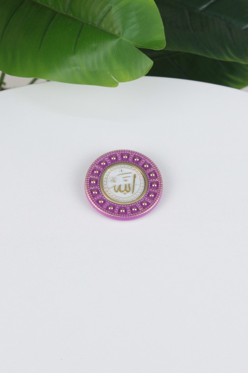 Mor Orta Boy Ayetli Magnet – Altın Yaldızlı ve İnci Görünümlü Estetik Çerçeveli Manevi Magnet