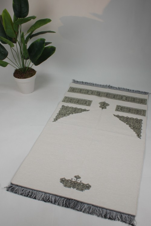 Beyaz Kabe Kapısı Desenli Seccade – Jakarlı Dokuma, Pamuklu ve Manevi Değeri Yüksek Hac-Umre Hediyelik Namazlığı