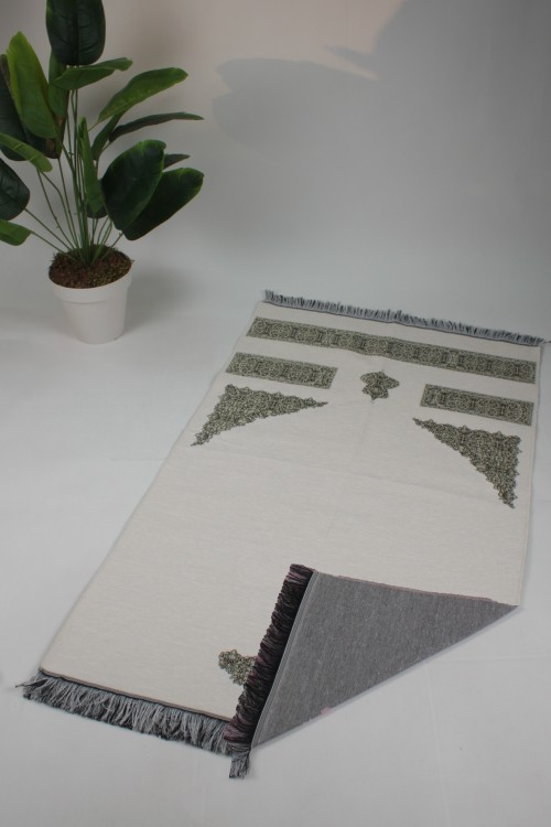 Beyaz Kabe Kapısı Desenli Seccade – Jakarlı Dokuma, Pamuklu ve Manevi Değeri Yüksek Hac-Umre Hediyelik Namazlığı