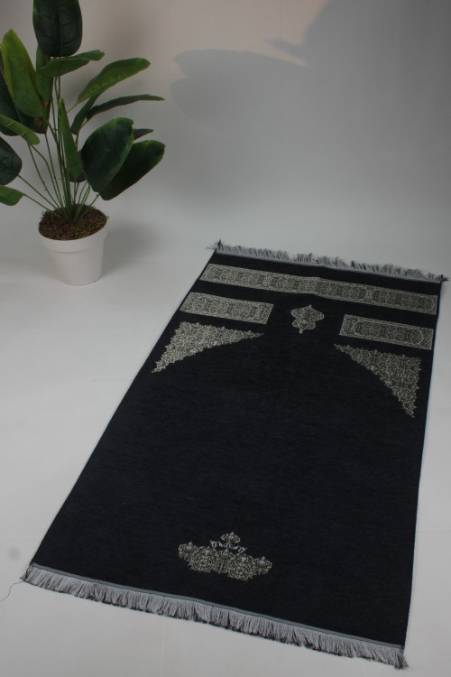 Siyah-2 Kabe Kapısı Desenli Seccade – Jakarlı Dokuma, Pamuklu ve Manevi Değeri Yüksek Hac-Umre Hediyelik Namazlığı