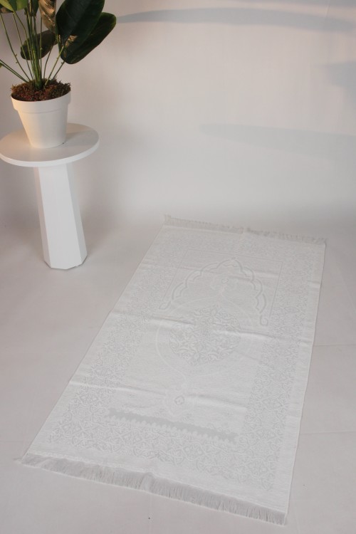 Beyaz 1. Sınıf Tafta Seccade – Osmanlı Madalyon Desenli, Hafif ve Parlak Dokulu Lüks Dağıtmalık Seccade