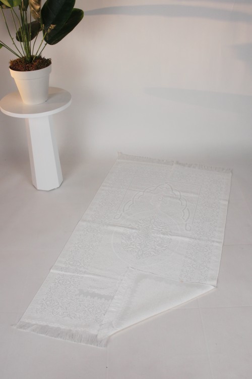 Beyaz 1. Sınıf Tafta Seccade – Osmanlı Madalyon Desenli, Hafif ve Parlak Dokulu Lüks Dağıtmalık Seccade