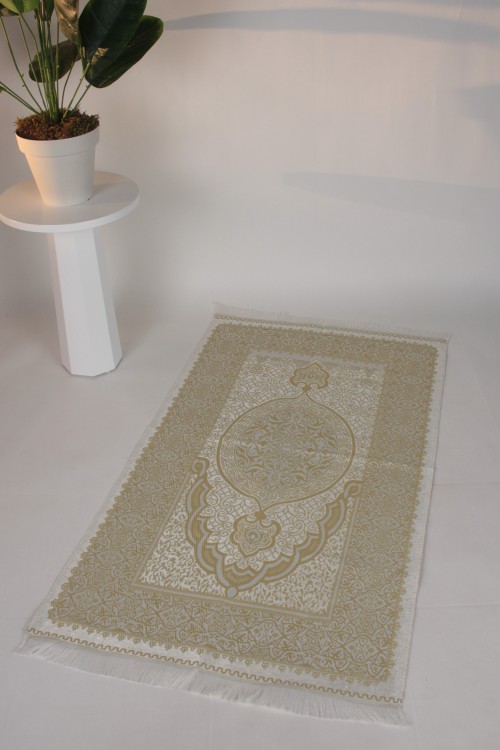 Krem 1. Sınıf Tafta Seccade – Osmanlı Madalyon Desenli, Hafif ve Parlak Dokulu Lüks Dağıtmalık Seccade