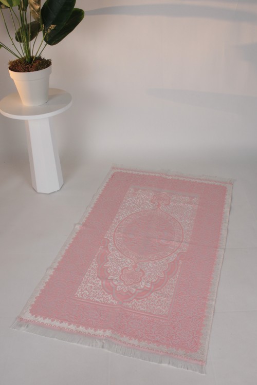 Pembe 1. Sınıf Tafta Seccade – Osmanlı Madalyon Desenli, Hafif ve Parlak Dokulu Lüks Dağıtmalık Seccade