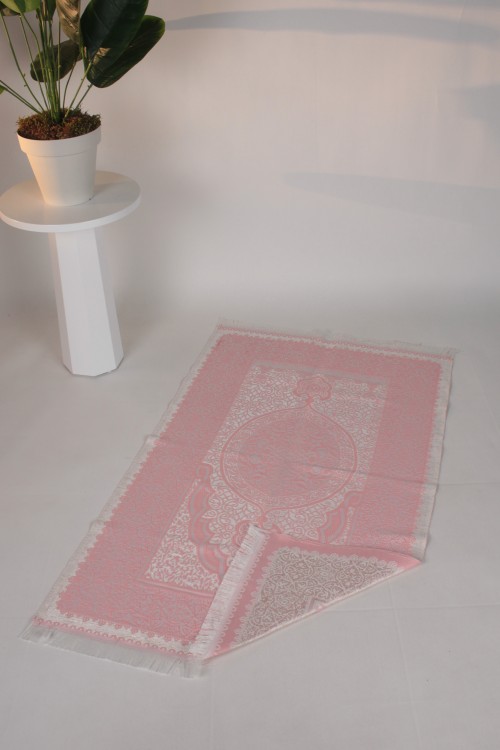 Pembe 1. Sınıf Tafta Seccade – Osmanlı Madalyon Desenli, Hafif ve Parlak Dokulu Lüks Dağıtmalık Seccade