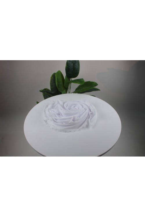 Güpürlü-2 110 cm Gümüşlü Virt Örtüsü – Kenarı Gümüş Rengi Dantel İşlemeli, Hac ve Umre İçin Uygun Şık ve Beyaz Başörtüsü