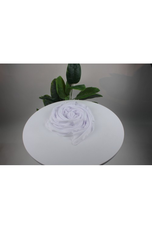 Güpürsüz 110 cm Dikişli Virt Örtüsü – Birinci Sınıf Kumaş, Kenar İşlemeli ve Hac-Umre İçin Uygun Saf Beyaz Başörtüsü